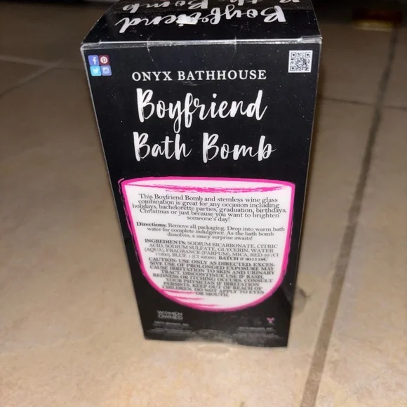 Boyfriend Bath Bombs Onyx Bathhouse Black Cherry Scented Stemless Wineglass - Picture 4 of 6